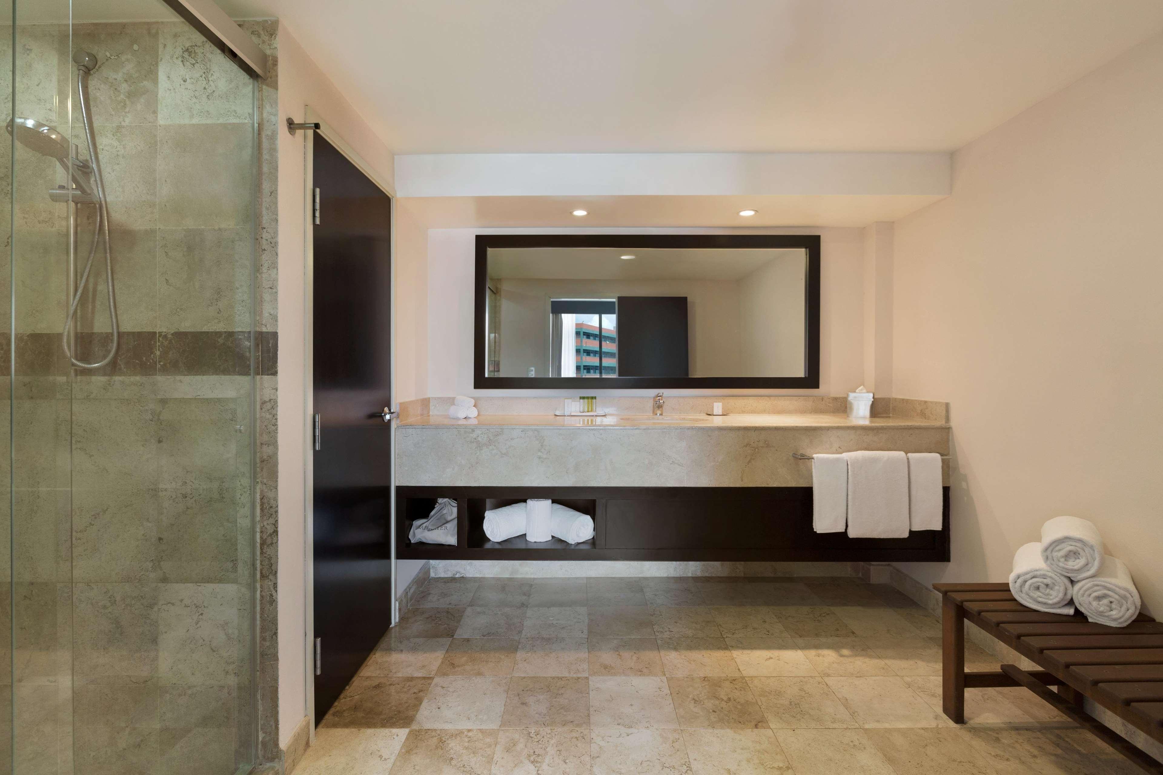 Doubletree By Hilton Queretaro Hotel Buitenkant foto